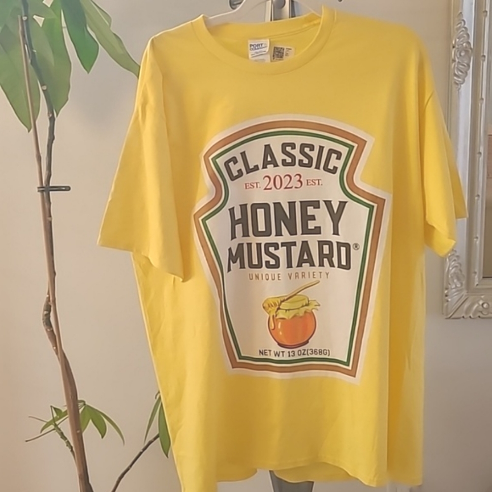 T_ shirt mustard. Men or women